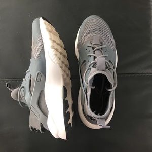 Nike huaraches !💛